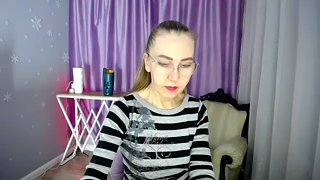 queen a n i online show from January 30, 2025, 12:27 pm