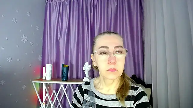 queen a n i online show from February 22, 2025, 9:01 am