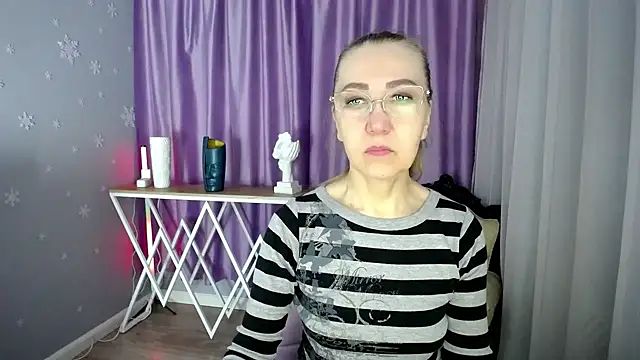 queen a n i online show from March 5, 2025, 6:23 am