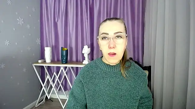 queen a n i online show from March 19, 2025, 8:34 am