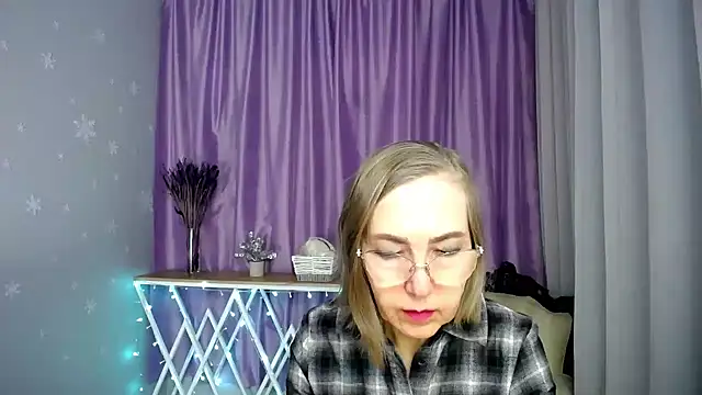 queen a n i online show from April 21, 2026, 10:43 am