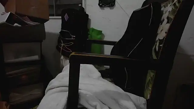 poppergirl69 online show from December 16, 2024, 4:55 am