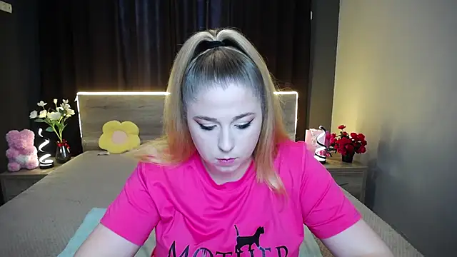 JessikaDaniel online show from November 18, 2025, 7:35 am