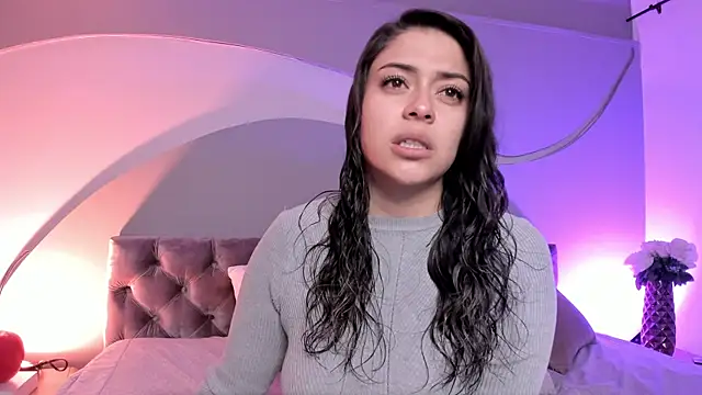 Nicolle W online show from February 25, 2025, 11:52 am