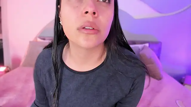 Nicolle W online show from September 22, 2025, 11:45 am