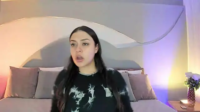 Nicolle W online show from November 14, 2025, 11:53 am