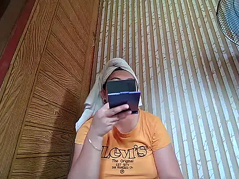 LalaiAsian online show from February 12, 2026, 6:52 am