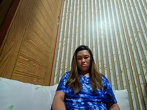 LalaiAsian online show from April 14, 2026, 9:43 pm