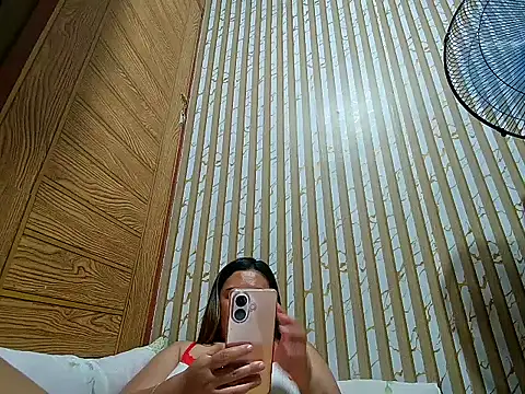 LalaiAsian online show from April 18, 2026, 7:07 pm