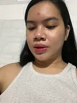 Hebefemme online show from March 6, 2025, 4:28 pm