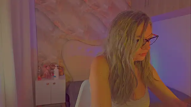 MarianL0ve online show from September 10, 2025, 10:59 am