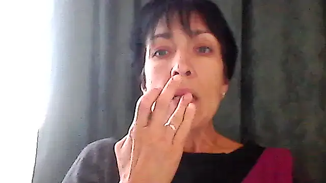 SunnyAmorre online show from September 18, 2025, 8:16 am