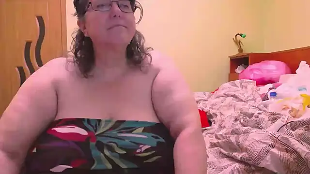 Snapshot of HugeTits chatting on November 25, 2025, 2:00 am HugeTits online show from November 25, 2025, 2:00 am