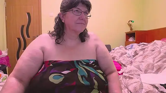 HugeTits online show from March 23, 2026, 1:42 am