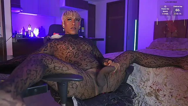 AmberRaus online show from November 4, 2025, 1:48 am