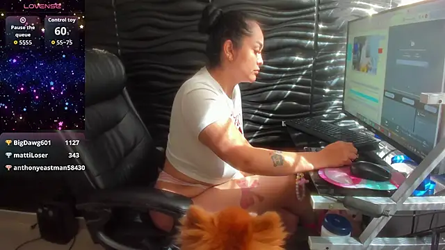 Snapshot of Pocahontas_d chatting on September 12, 2025, 2:17 pm Pocahontas d online show from September 12, 2025, 2:17 pm