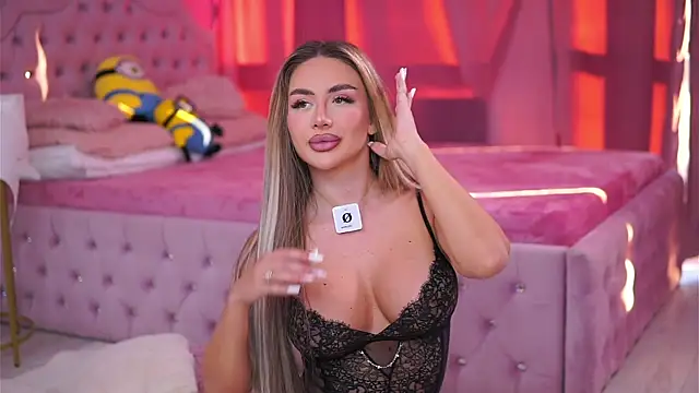 AshleySinn online show from October 20, 2025, 2:28 pm