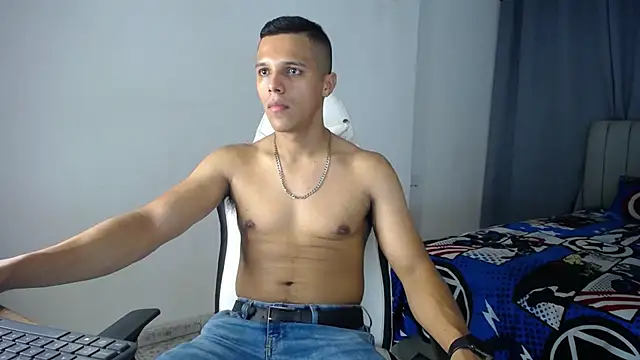 Snapshot of DavidAngell7 chatting on December 18, 2024, 5:59 am DavidAngell7 online show from December 18, 2024, 5:59 am