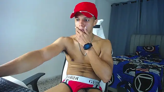 Snapshot of DavidAngell7 chatting on February 4, 2025, 4:05 am DavidAngell7 online show from February 4, 2025, 4:05 am