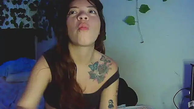 Snapshot of fresa_caliente chatting on December 2, 2024, 8:55 pm fresa caliente online show from December 2, 2024, 8:55 pm
