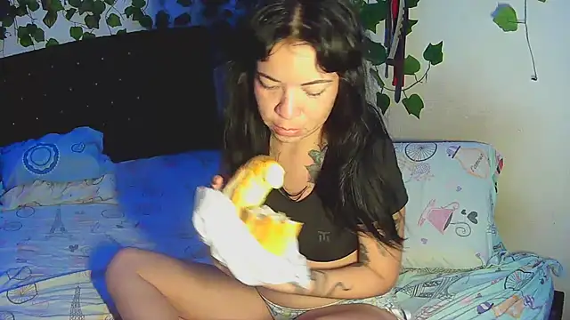 Snapshot of fresa_caliente chatting on January 28, 2025, 10:12 pm fresa caliente online show from January 28, 2025, 10:12 pm