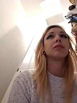 AmethystFoxx online show from November 6, 2025, 9:37 pm