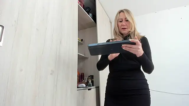 Snapshot of ashleymilf_1 chatting on September 9, 2025, 1:43 pm ashleymilf 1 online show from September 9, 2025, 1:43 pm