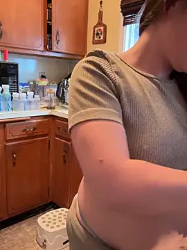 Mini And The Bear online show from February 1, 2026, 9:46 pm