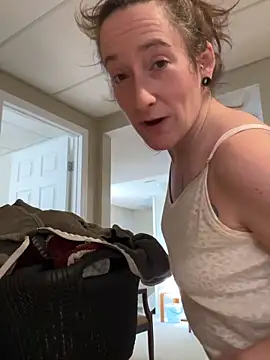 Mini And The Bear online show from February 12, 2026, 5:19 pm