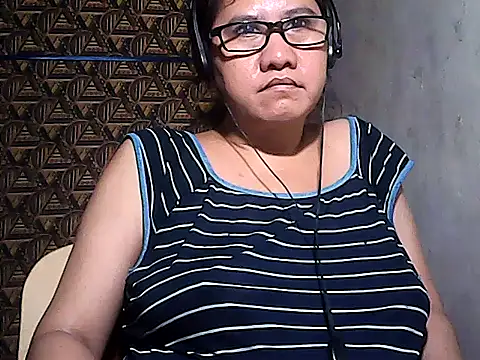 sweetsosie18 online show from January 5, 2026, 5:27 pm