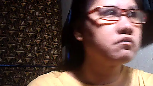 sweetsosie18 online show from April 15, 2026, 6:42 am