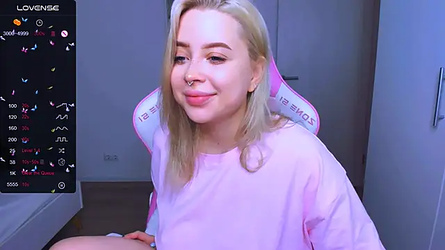 MonaLauu online show from December 13, 2024, 11:39 pm