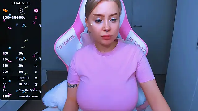 MonaLauu online show from December 28, 2024, 7:43 pm