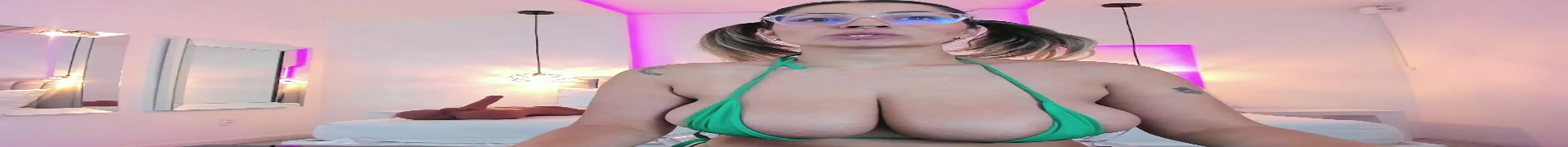 Snapshot of ValeryNova chatting on January 4, 2025, 2:04 pm ValeryNova online show from January 4, 2025, 2:04 pm