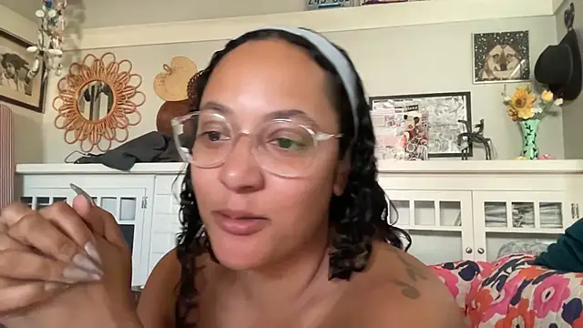 dreamyriri online show from March 12, 2026, 6:47 pm