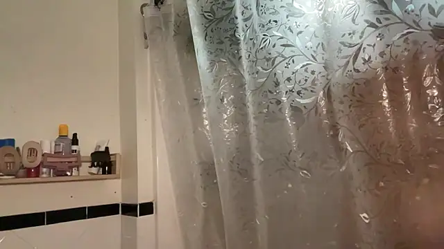 dreamyriri online show from March 22, 2026, 6:33 pm