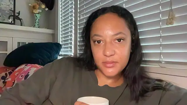 dreamyriri online show from May 20, 2026, 1:50 pm