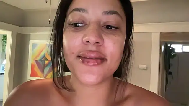 dreamyriri online show from June 1, 2026, 2:08 pm