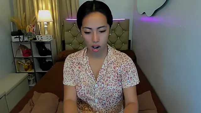 reighnempress online show from March 4, 2025, 1:45 am