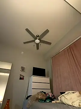 TilaTotti online show from November 25, 2025, 3:39 am