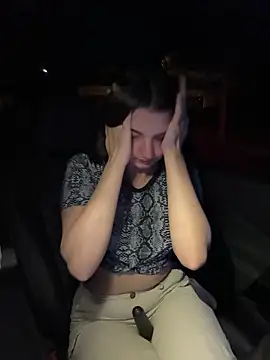 DoriDeluxe66 online show from February 23, 2025, 7:38 pm