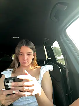 DoriDeluxe66 online show from September 17, 2025, 7:32 am