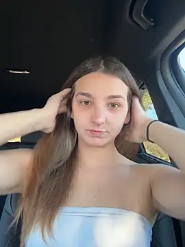 DoriDeluxe66 online show from September 24, 2025, 8:06 am