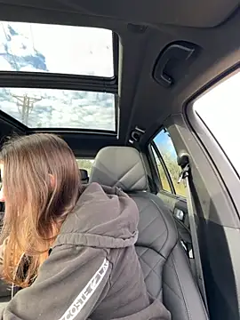 DoriDeluxe66 online show from December 1, 2025, 10:42 am