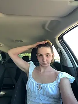 DoriDeluxe66 online show from April 15, 2026, 1:07 pm