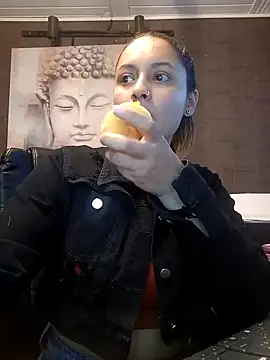 Snapshot of Emiily_W chatting on January 10, 2025, 4:20 pm Emiily W online show from January 10, 2025, 4:20 pm