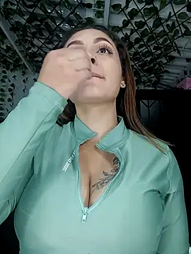 Snapshot of Emiily_W chatting on March 21, 2025, 10:50 am Emiily W online show from March 21, 2025, 10:50 am