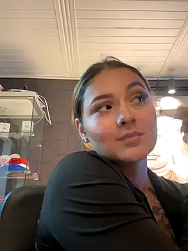 Snapshot of Emiily_W chatting on November 5, 2025, 8:09 pm Emiily W online show from November 5, 2025, 8:09 pm