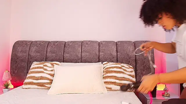 naia blessed online show from November 11, 2025, 7:14 pm