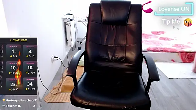 Snapshot of Masha-Mashenka1 chatting on February 26, 2025, 1:19 pm Masha-Mashenka1 online show from February 26, 2025, 1:19 pm